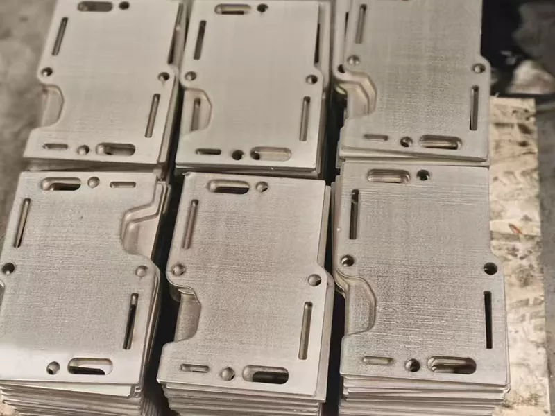 Serviço de fabricação de chapa metálica com corte a laser